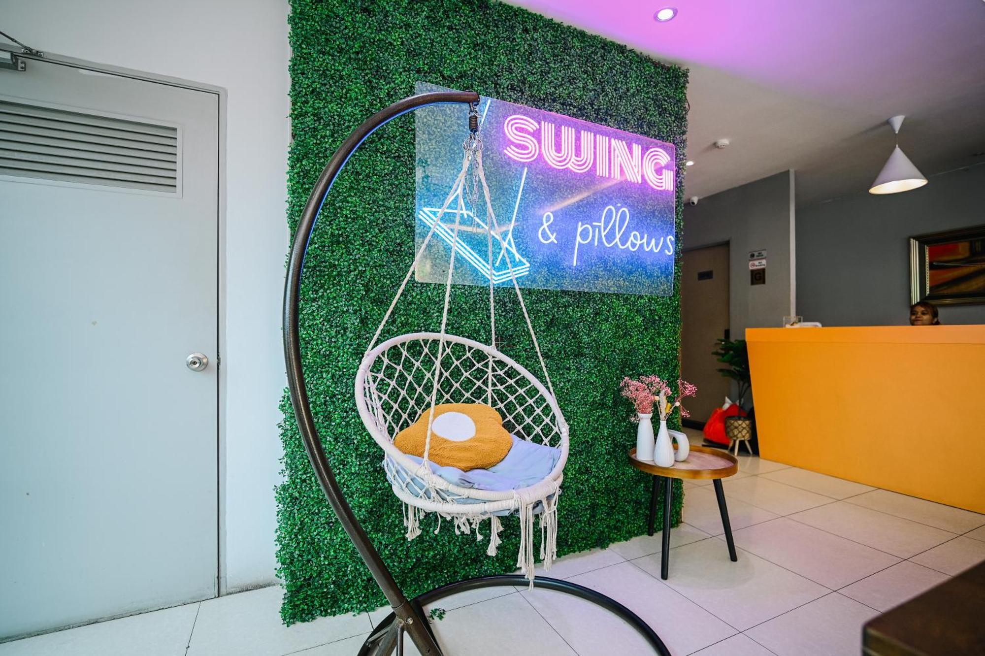 Swing & Pillows - Kl Sg Besi, Kuala Lumpur — Photos 3